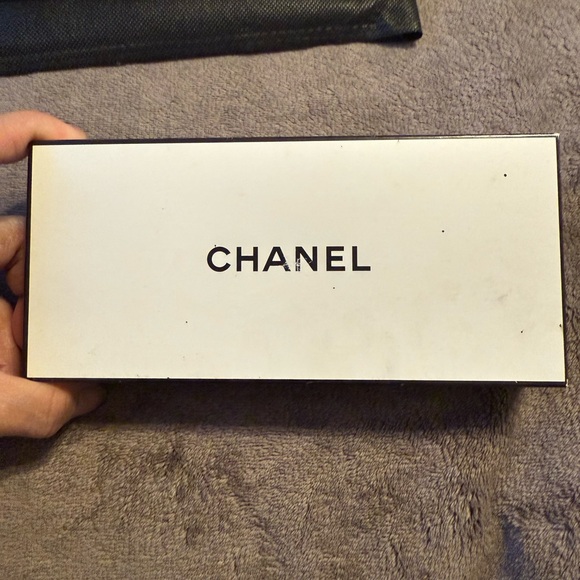 Chanel Bundle NWOT
Contains 2 soap bars and mini perfume - Picture 1 of 5